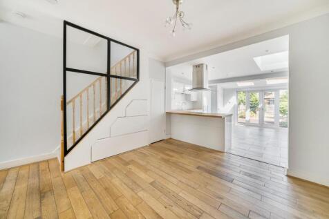 4 bedroom terraced house for sale