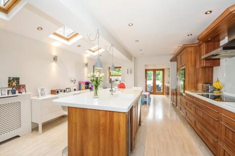 4 bedroom terraced house for sale