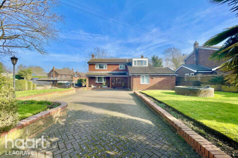 Sharpenhoe Road, Luton 4 bed detached house for sale
