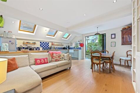 Oaklands Grove, London, W12 2 bed apartment for sale