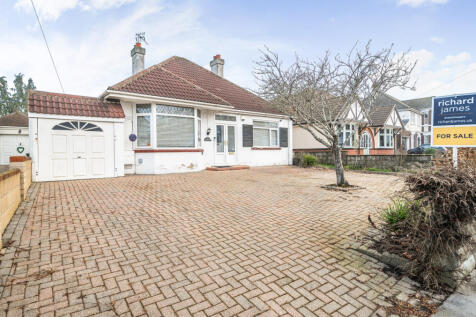 2 bedroom detached bungalow for sale