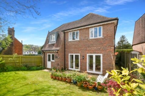 Peasmarsh 4 bed detached house for sale
