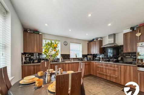 Easton Drive, Sittingbourne, Kent, ME10 4 bed semi