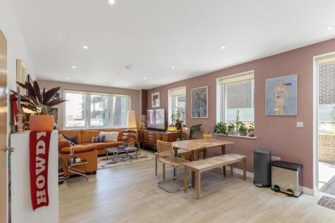 3 bedroom flat for sale