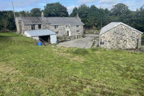 Bodmin PL30 3 bed property with land for sale