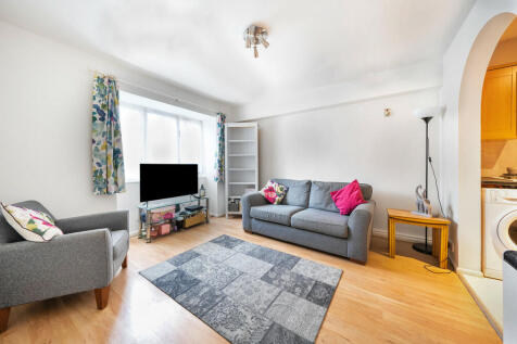 Rossignol Gardens, Carshalton 1 bed ground floor flat for sale