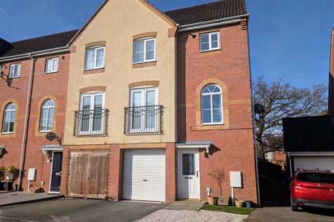 4 bedroom end of terrace house for sale