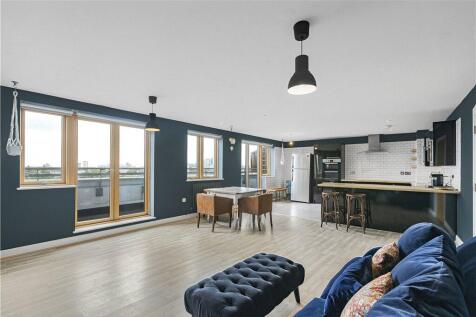 Meath Crescent, London, E2 2 bed penthouse for sale