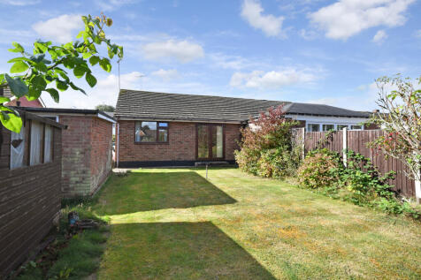 Heycroft Way, Great Baddow, Chelmsford 2 bed semi