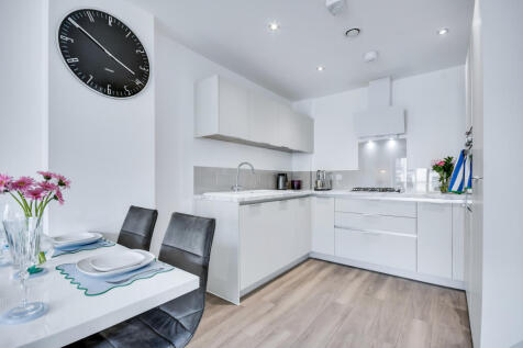 Cunard Square, Chelmsford 2 bed flat for sale