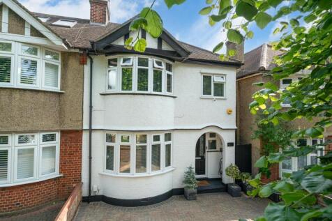 Dickinson Avenue, Croxley Green 4 bed semi