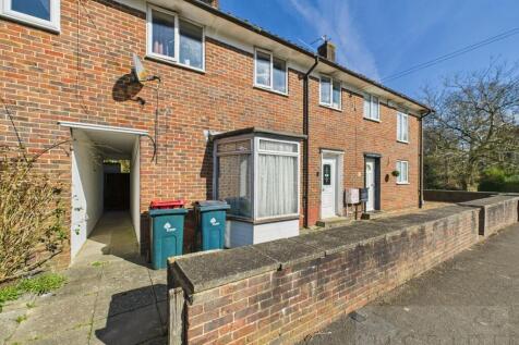 Shaws Road, Crawley RH10 3 bed terraced house for sale