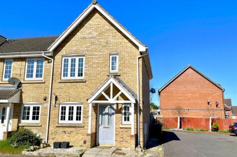 Carisbrooke Grove, Stamford, Lincs 3 bed terraced house for sale