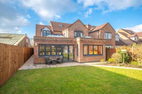 Shutt Lane, Earlswood B94 4 bed detached house for sale