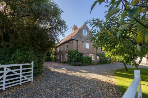 6 bedroom detached house for sale