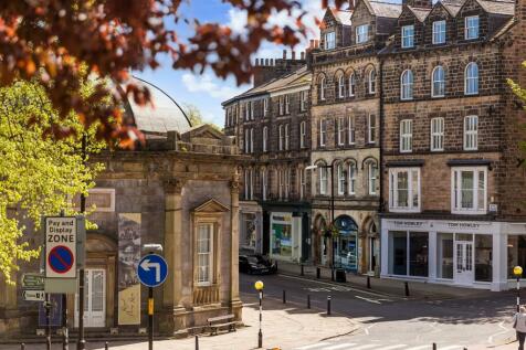 6 bedroom terraced house for sale