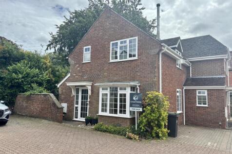 2 bedroom semi-detached house for sale