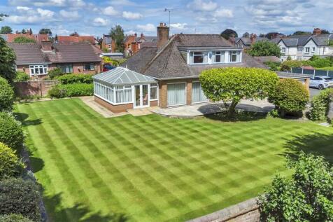 4 bedroom detached bungalow for sale