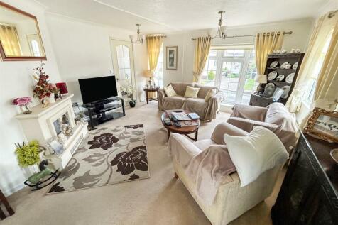 Hawkstone Park, Whittington Road... 2 bed park home for sale