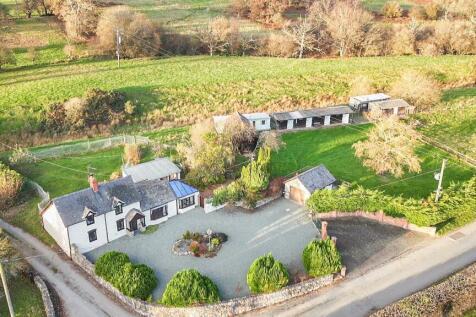 Llanrhaeadr Ym Mochnant 2 bed detached house for sale