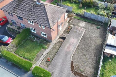 Hammonds Place, Gobowen 3 bed property for sale
