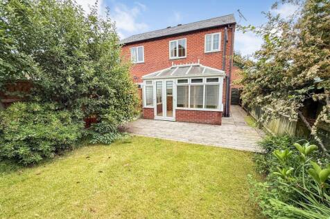 3 bedroom semi-detached house for sale