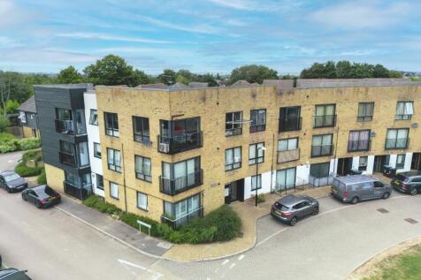 Southfields Green, Gravesend, Kent, DA11 2 bed apartment for sale