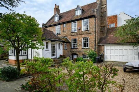 4 bedroom town house for sale