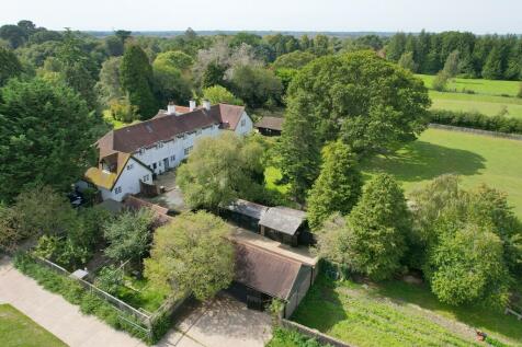 6 bedroom country house for sale