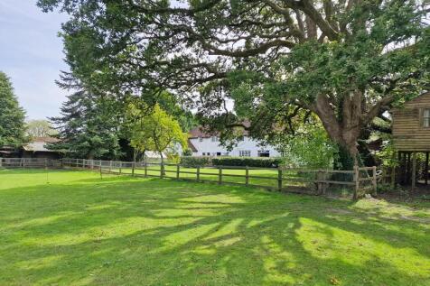 6 bedroom country house for sale