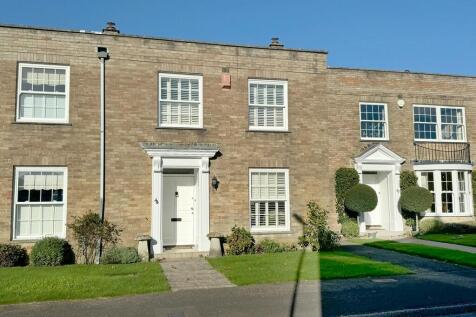 Courtenay Place, Lymington SO41 3 bed townhouse for sale