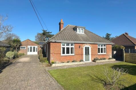 Lodge Road, Pennington, Lymington SO41 4 bed chalet for sale