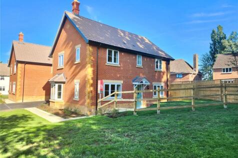 18 Clayton Close, Yeovil, BA22 4 bed detached house for sale