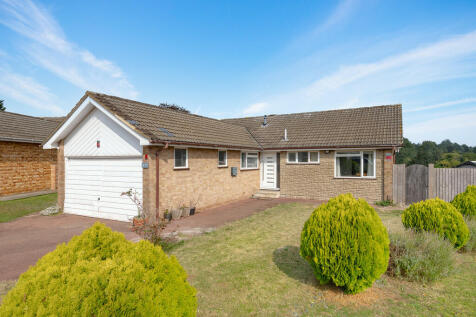 Field End, Coulsdon CR5 3 bed detached bungalow for sale