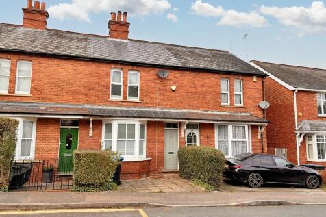 Croydon Road, Caterham CR3 3 bed terraced house for sale