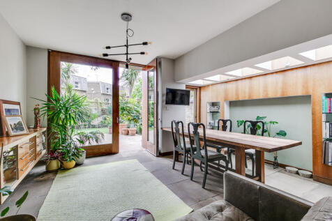 6 bedroom terraced house for sale