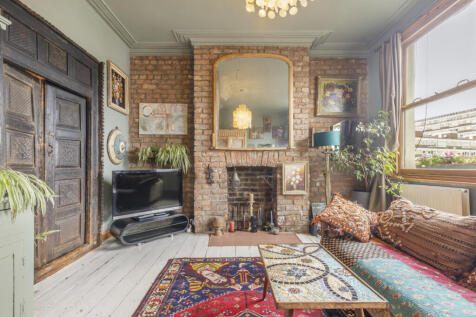 York Way, Islington, London 2 bed maisonette for sale