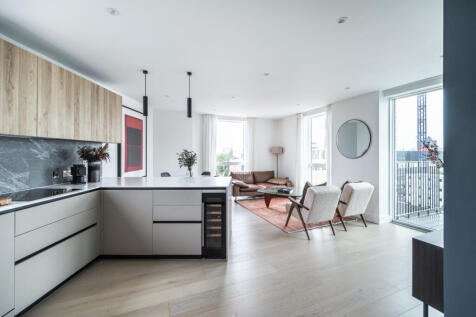 3 bedroom flat for sale