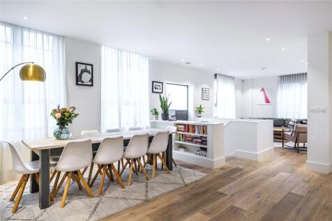 Colebrooke Place, Angel, Islington... 2 bed maisonette for sale