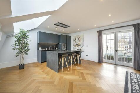 Bedford Street, London 3 bed flat for sale