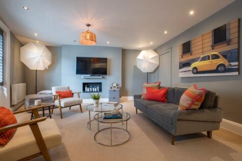Wellington Street, London 2 bed flat for sale