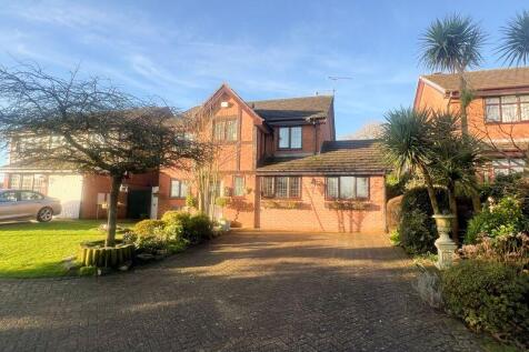 3 Geneva Drive, Birches Head, ST1 6UW. 4 bed detached house for sale