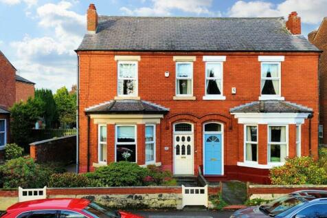 4 bedroom semi-detached house for sale