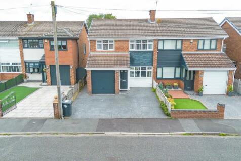 3 bedroom semi-detached house for sale