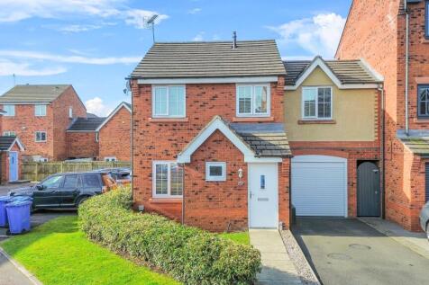 3 bedroom link detached house for sale