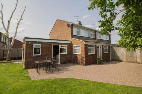 4 bedroom semi-detached house for sale