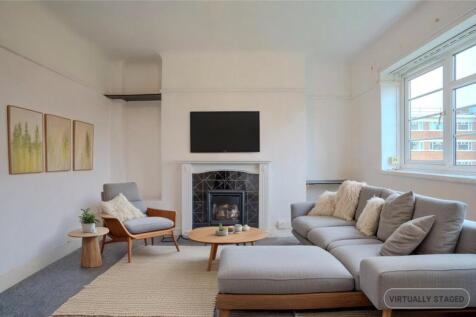 Cameford Court, New Park Road... 2 bed apartment for sale