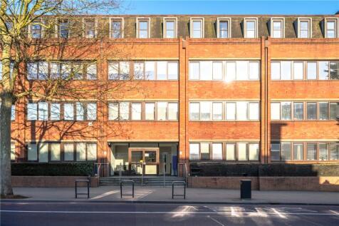 Streatham High Road, London, SW16 1 bed apartment for sale