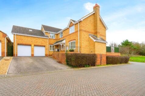 5 bedroom detached house for sale