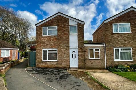 4 bedroom link detached house for sale